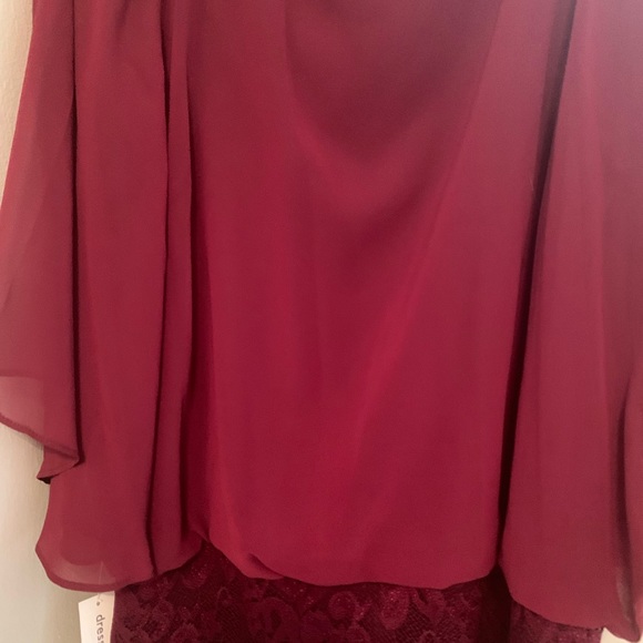 A blouse 100% polyester 93% nylon 7% Spandex lining 100% Polyester - Picture 2 of 7